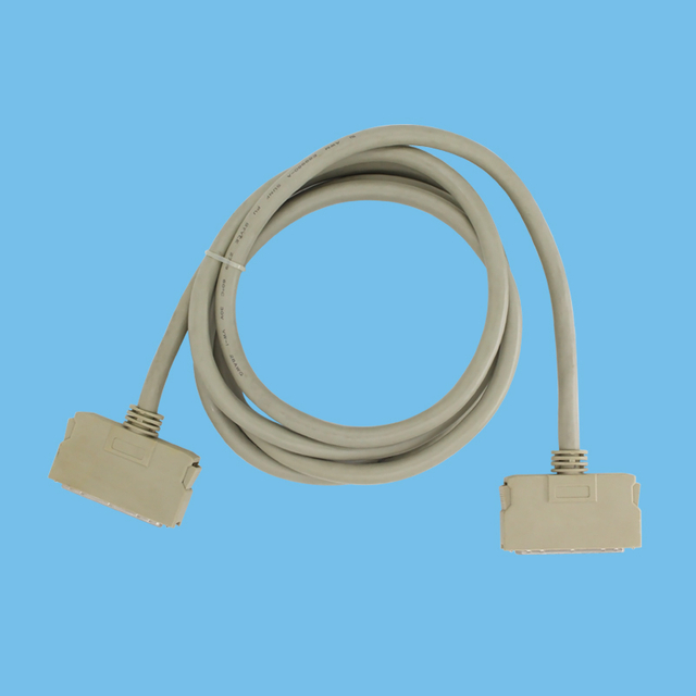 HPCN 68 PIN Male - Male EMI protection in metal case inside plastic housing
